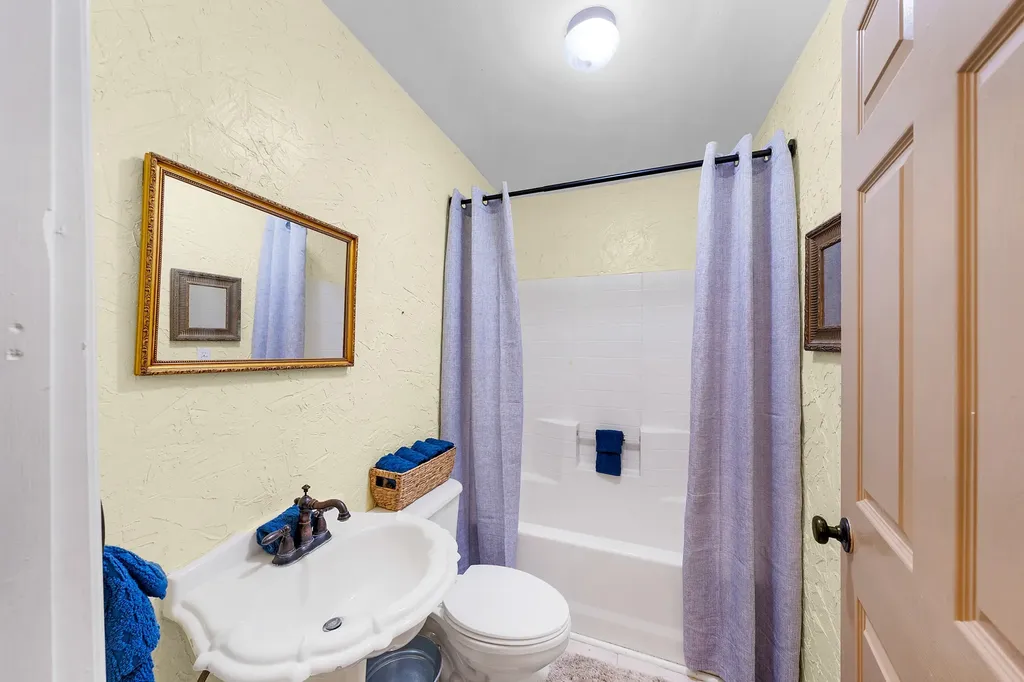 1301 Locust Street Commerce TX 75428