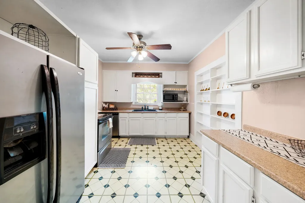 1301 Locust Street Commerce TX 75428