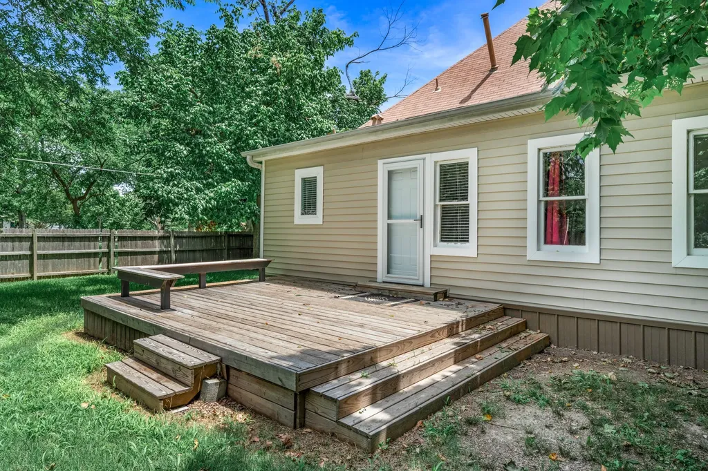 1301 Locust Street Commerce TX 75428
