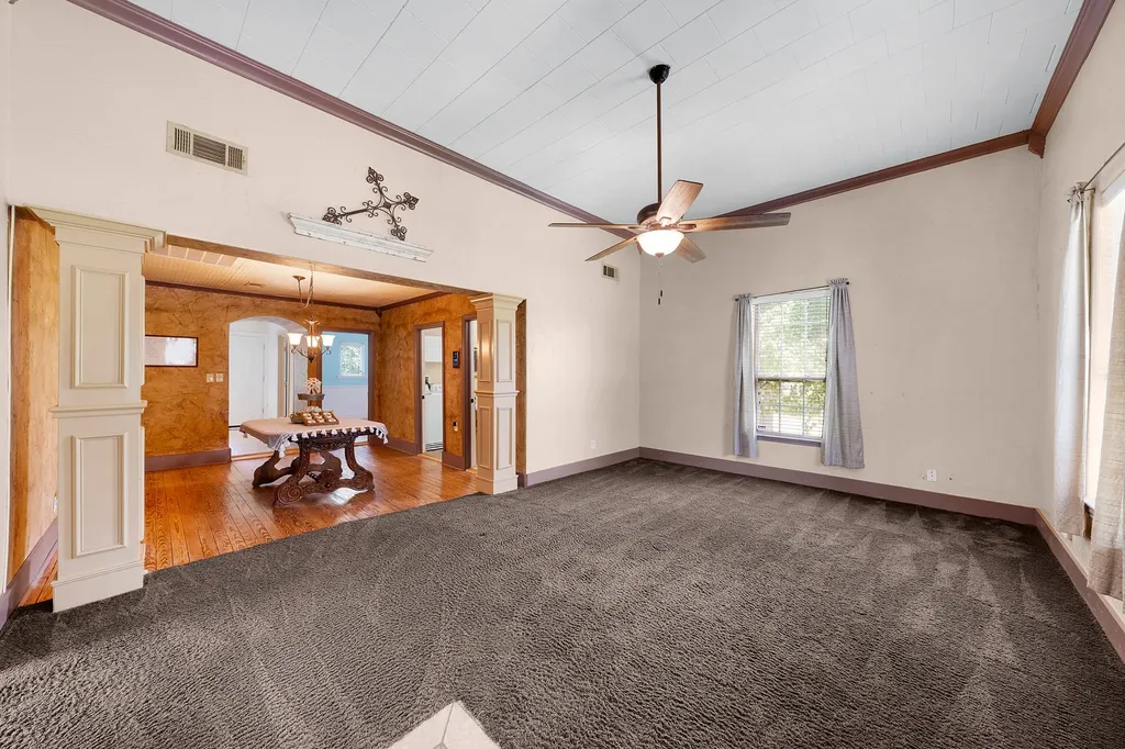 1301 Locust Street Commerce TX 75428