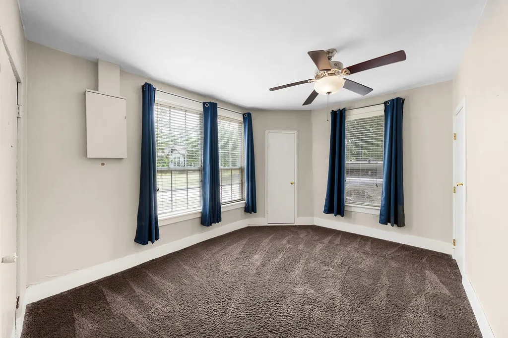 1301 Locust Street Commerce TX 75428