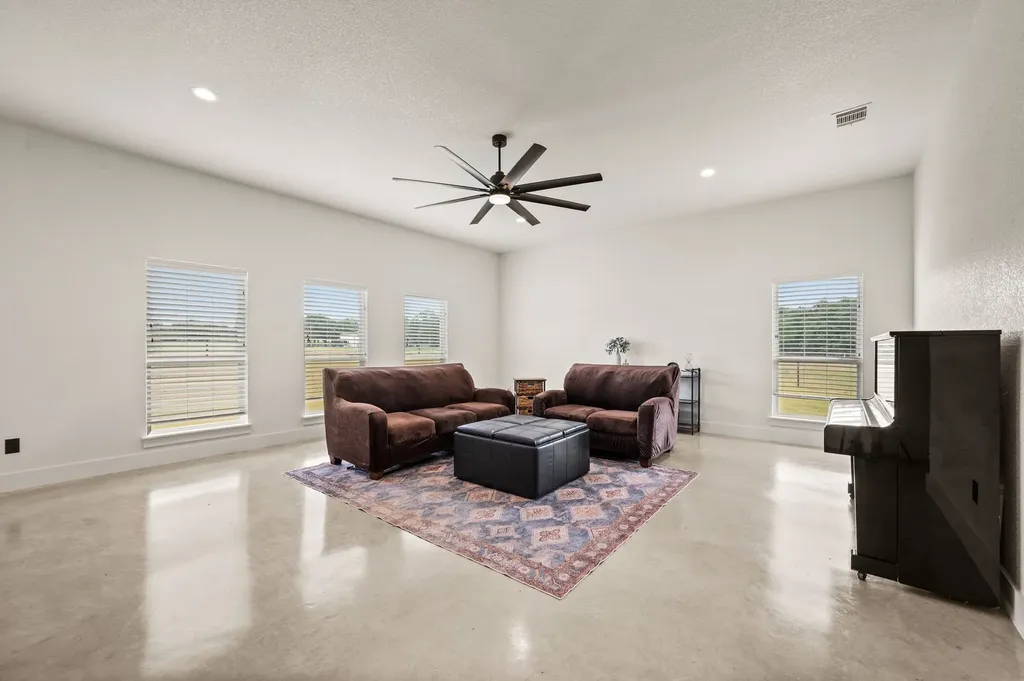 151 Lakota Drive Bridgeport TX 76426