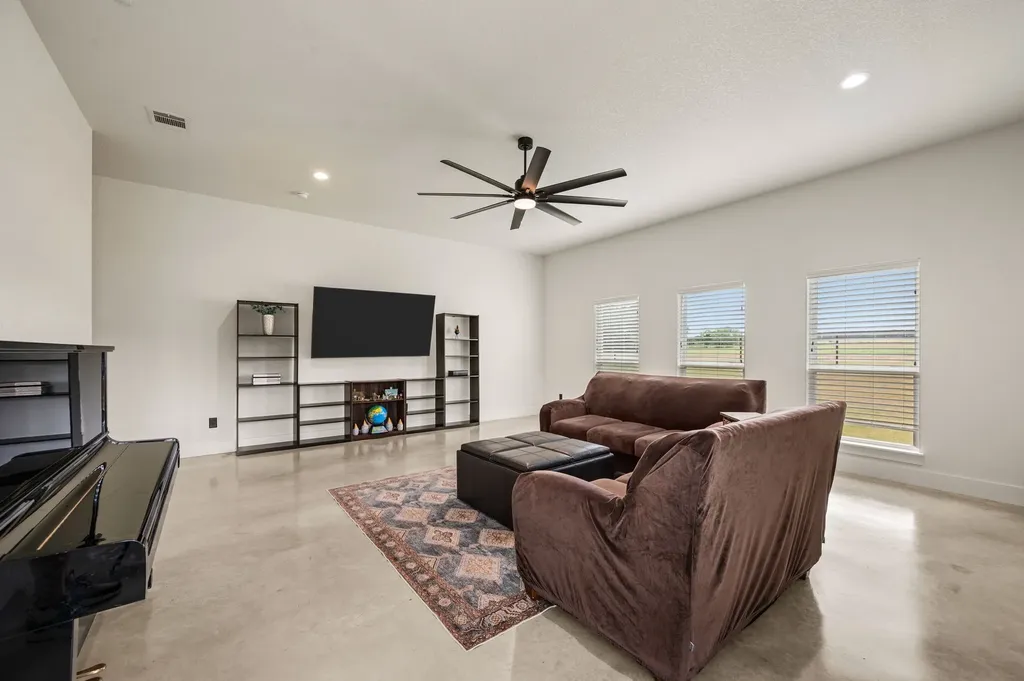 151 Lakota Drive Bridgeport TX 76426