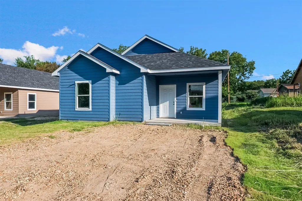 211 W Elm Street Whitewright TX 75491