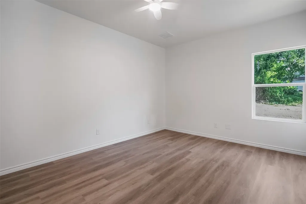 211 W Elm Street Whitewright TX 75491