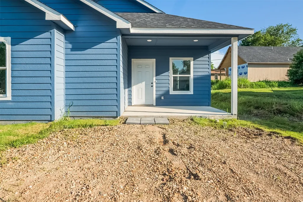 211 W Elm Street Whitewright TX 75491