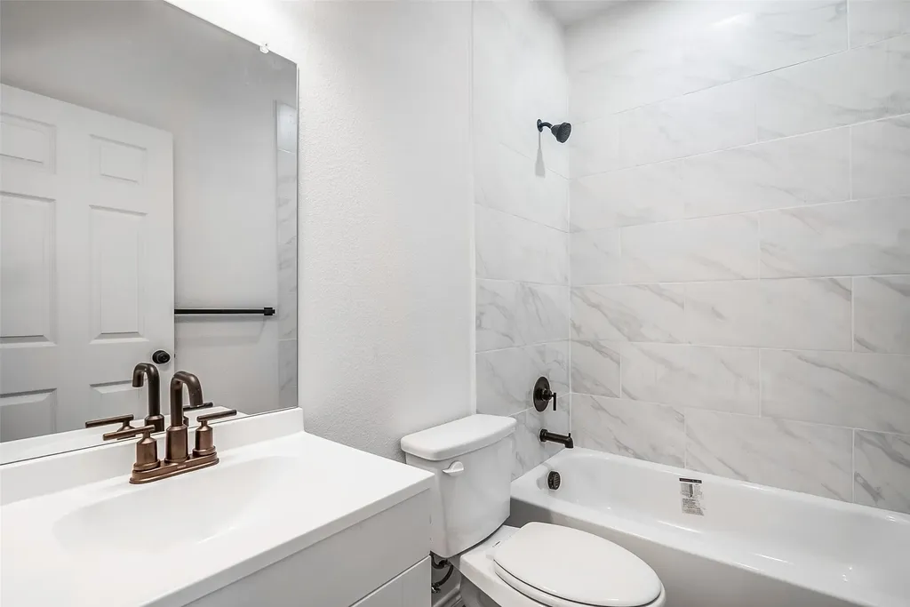 211 W Elm Street Whitewright TX 75491