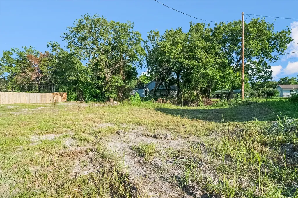 211 W Elm Street Whitewright TX 75491