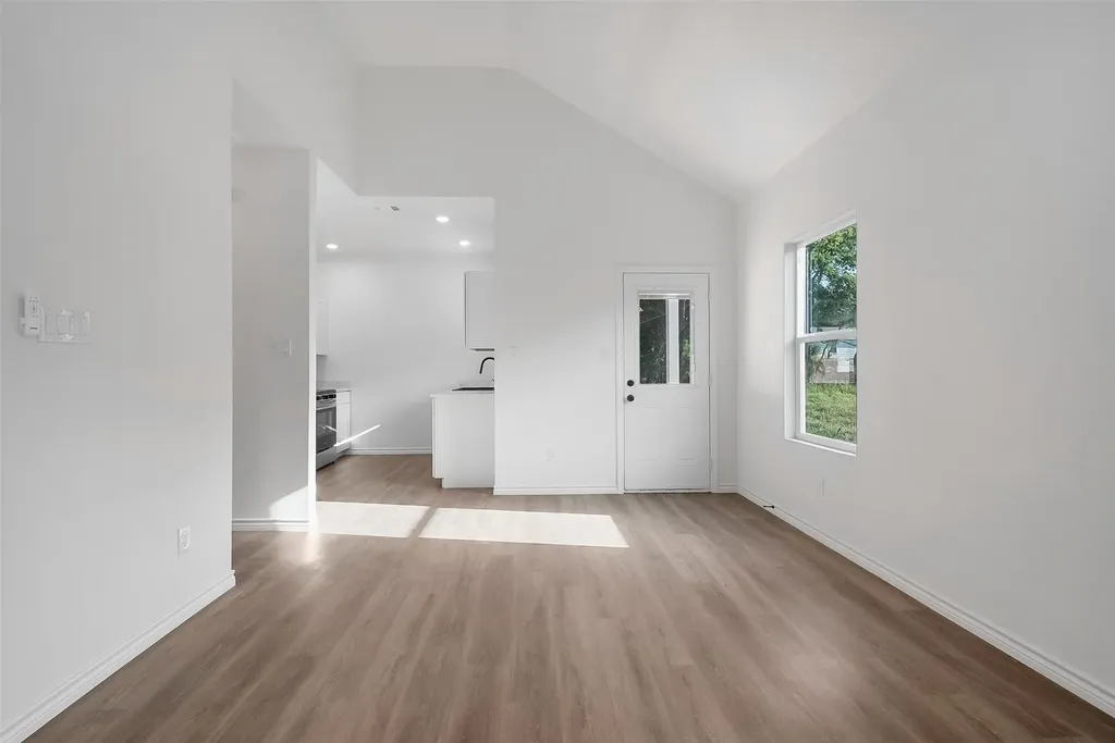211 W Elm Street Whitewright TX 75491