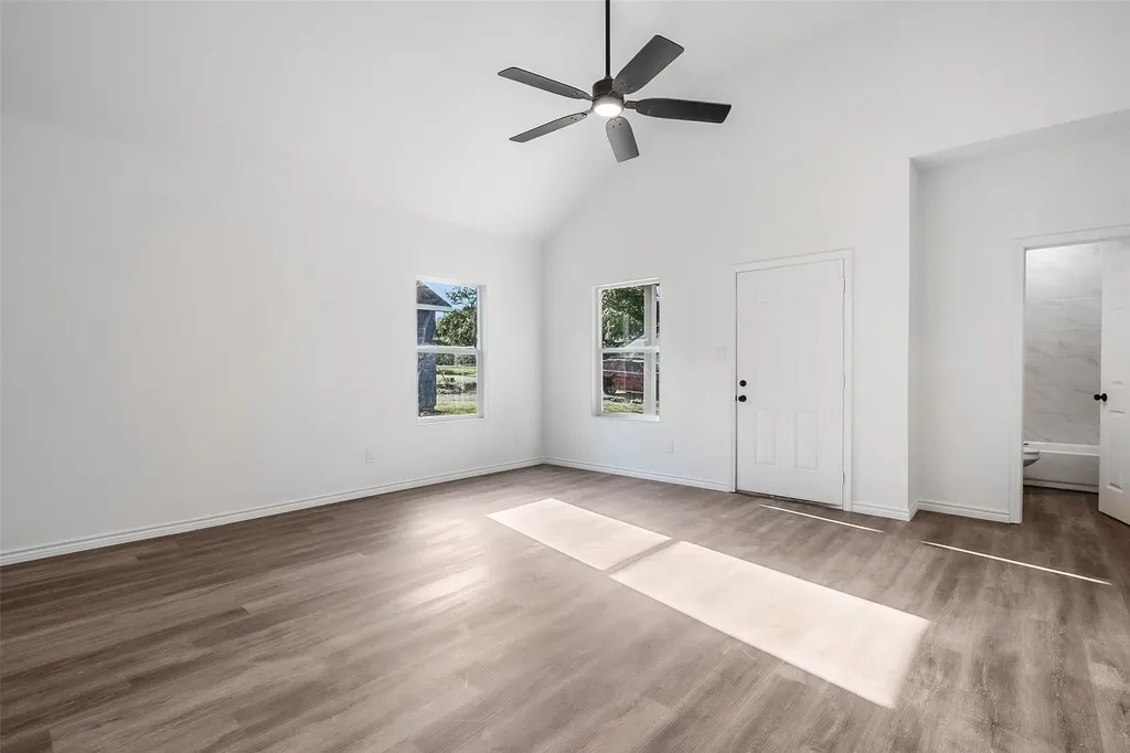 211 W Elm Street Whitewright TX 75491