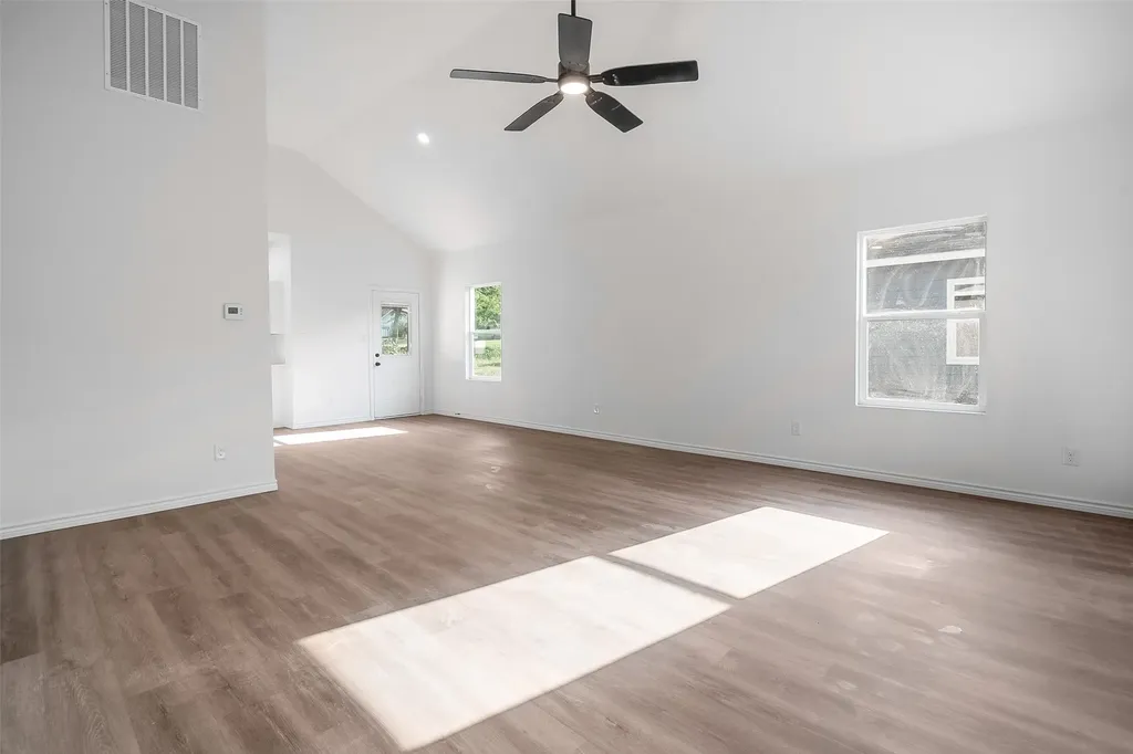 211 W Elm Street Whitewright TX 75491