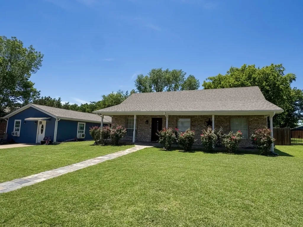 606 Iowa Street Keene TX 76059