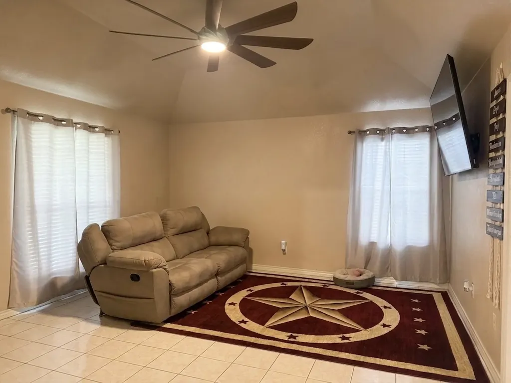 606 Iowa Street Keene TX 76059