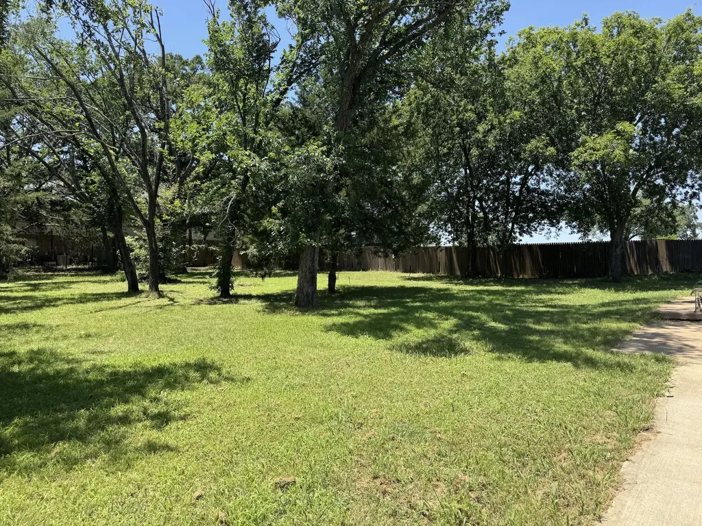 606 Iowa Street Keene TX 76059