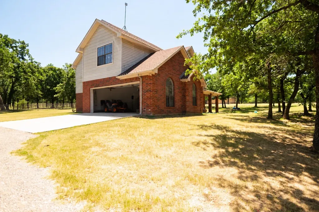 696 Indian Trail Decatur TX 76234