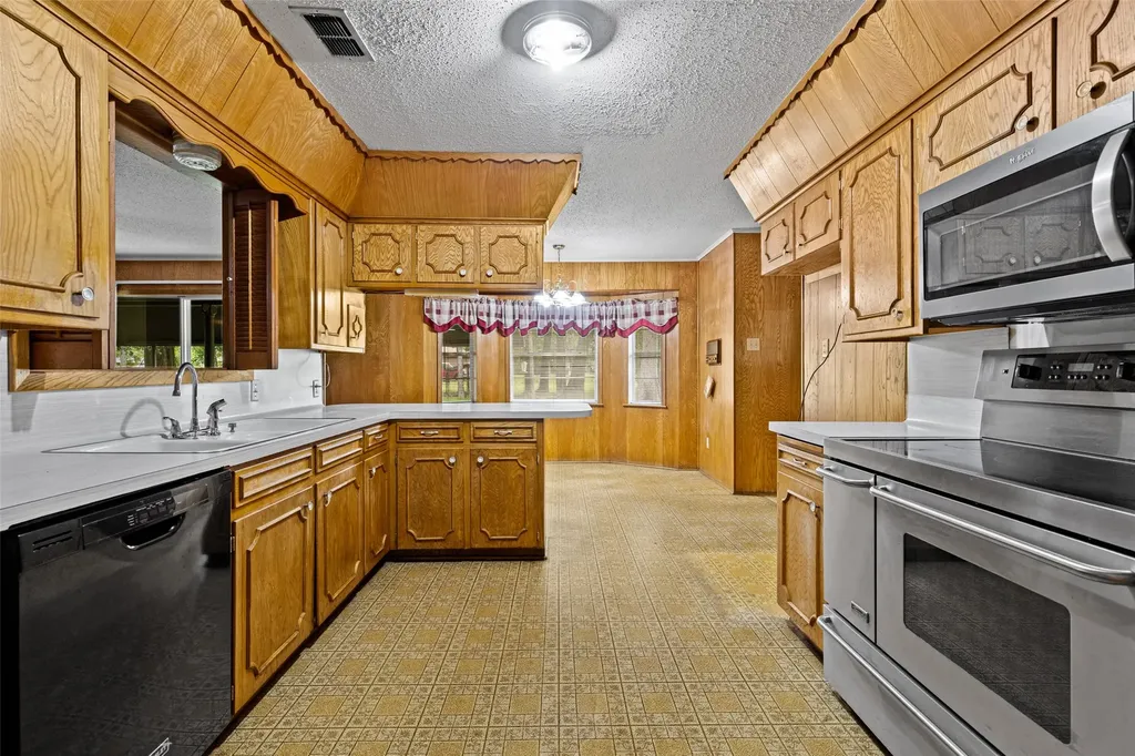 104 N Timberlane Lone Star TX 75668