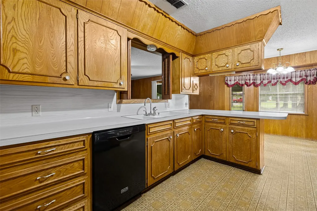 104 N Timberlane Lone Star TX 75668