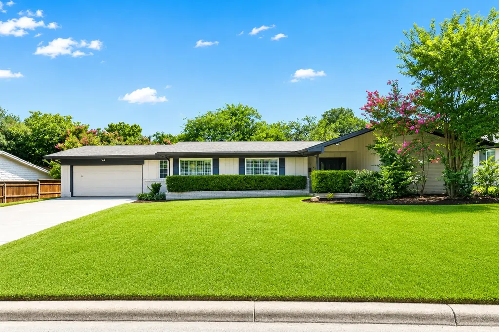 4348 Selkirk Drive W Fort Worth TX 76109