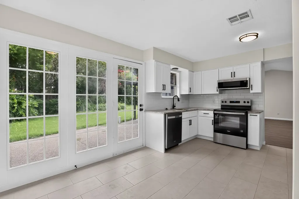 4348 Selkirk Drive W Fort Worth TX 76109