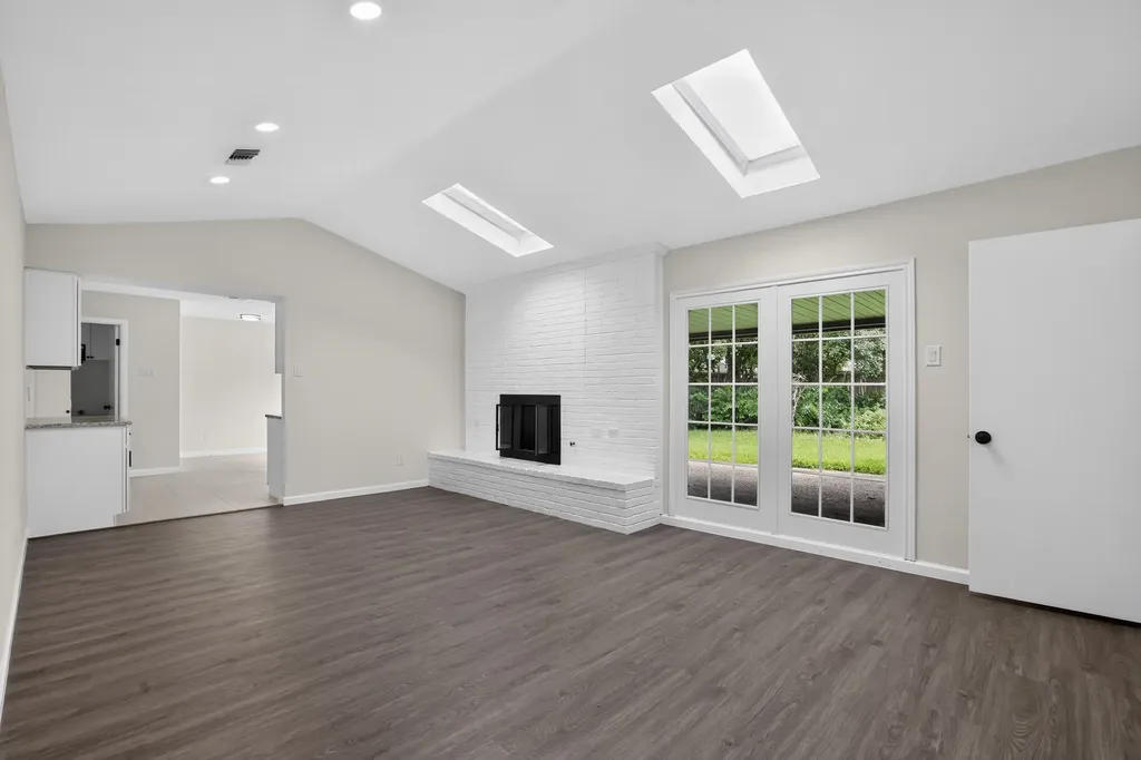 4348 Selkirk Drive W Fort Worth TX 76109