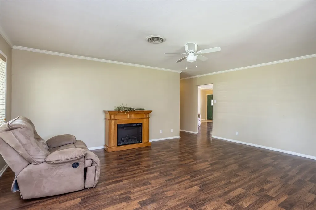 2005 Maplewood Drive Gainesville TX 76240