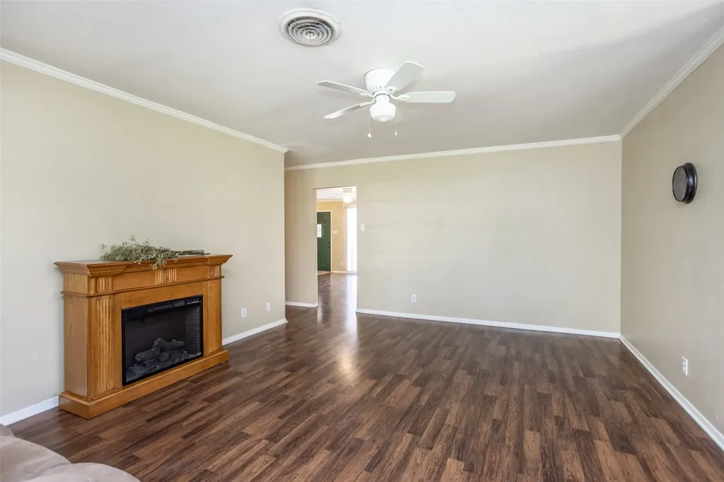 2005 Maplewood Drive Gainesville TX 76240