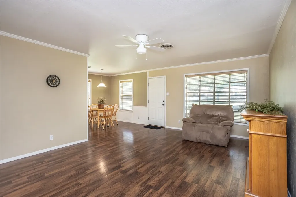 2005 Maplewood Drive Gainesville TX 76240