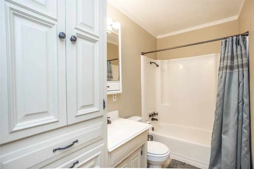 2005 Maplewood Drive Gainesville TX 76240