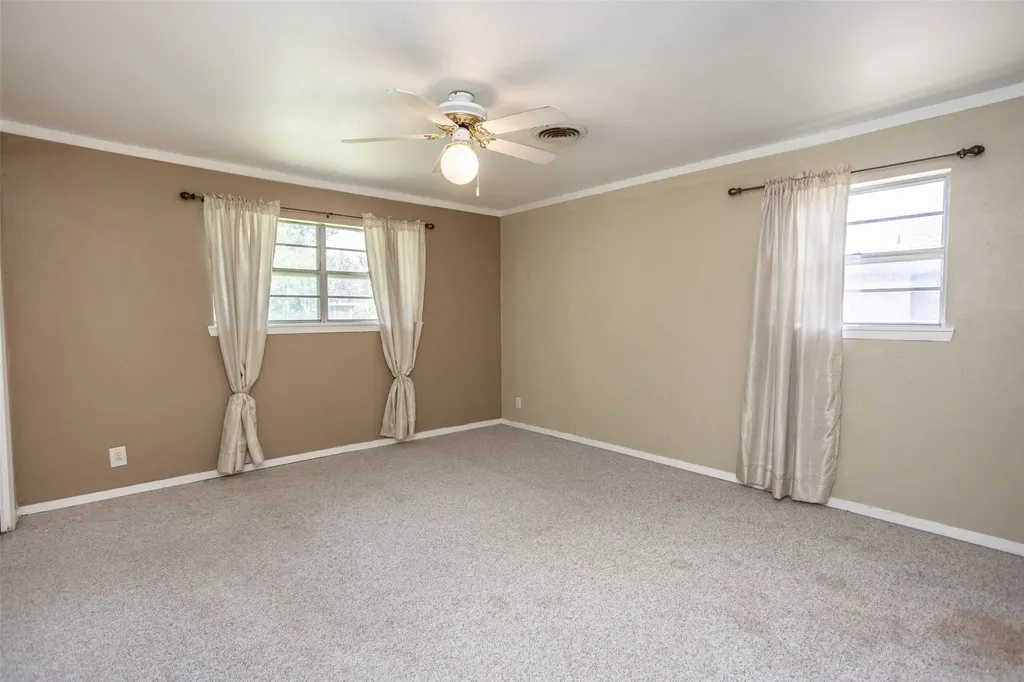 2005 Maplewood Drive Gainesville TX 76240
