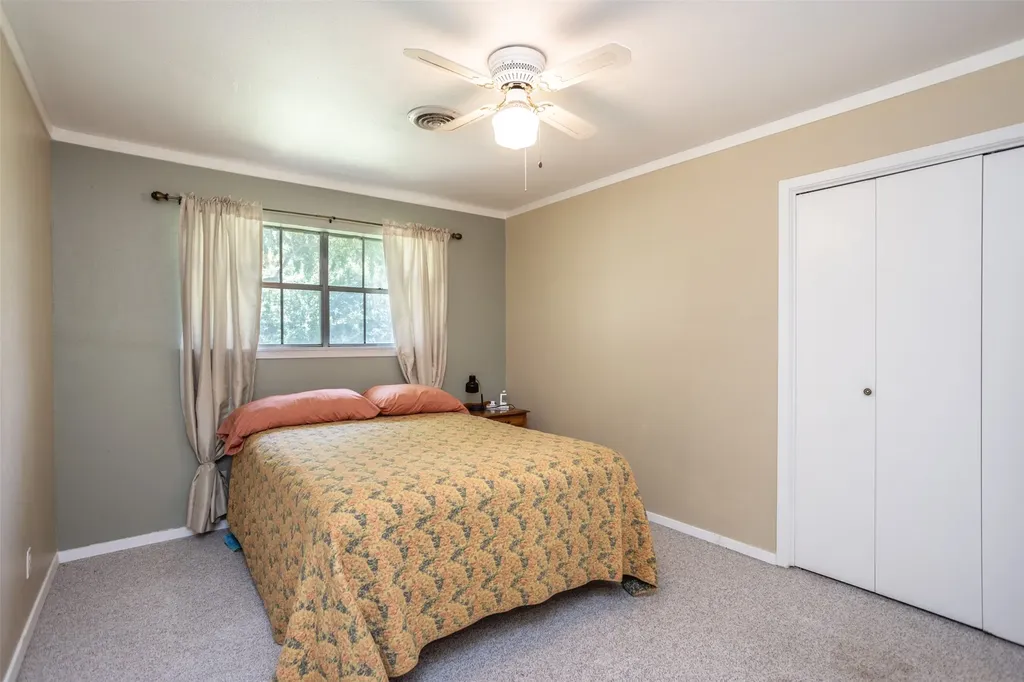 2005 Maplewood Drive Gainesville TX 76240