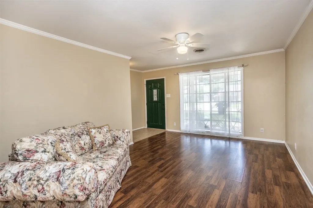2005 Maplewood Drive Gainesville TX 76240