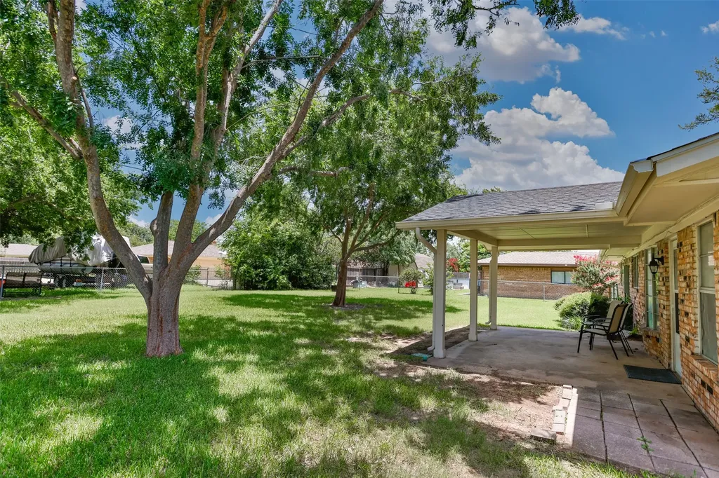 2005 Maplewood Drive Gainesville TX 76240