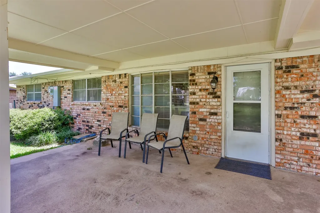 2005 Maplewood Drive Gainesville TX 76240