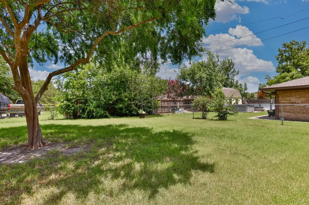 2005 Maplewood Drive Gainesville TX 76240
