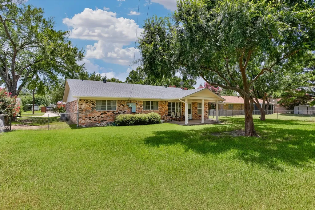 2005 Maplewood Drive Gainesville TX 76240
