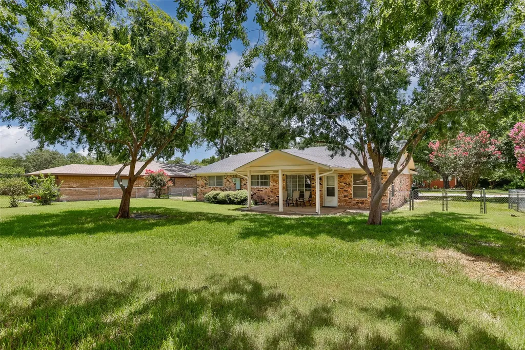 2005 Maplewood Drive Gainesville TX 76240