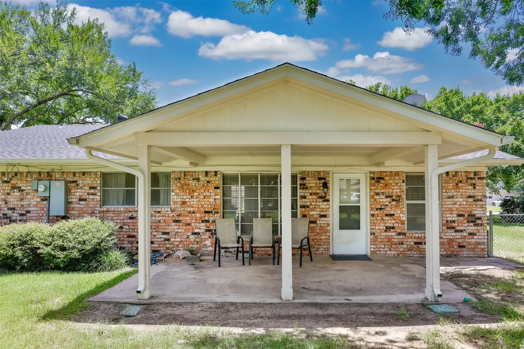 2005 Maplewood Drive Gainesville TX 76240