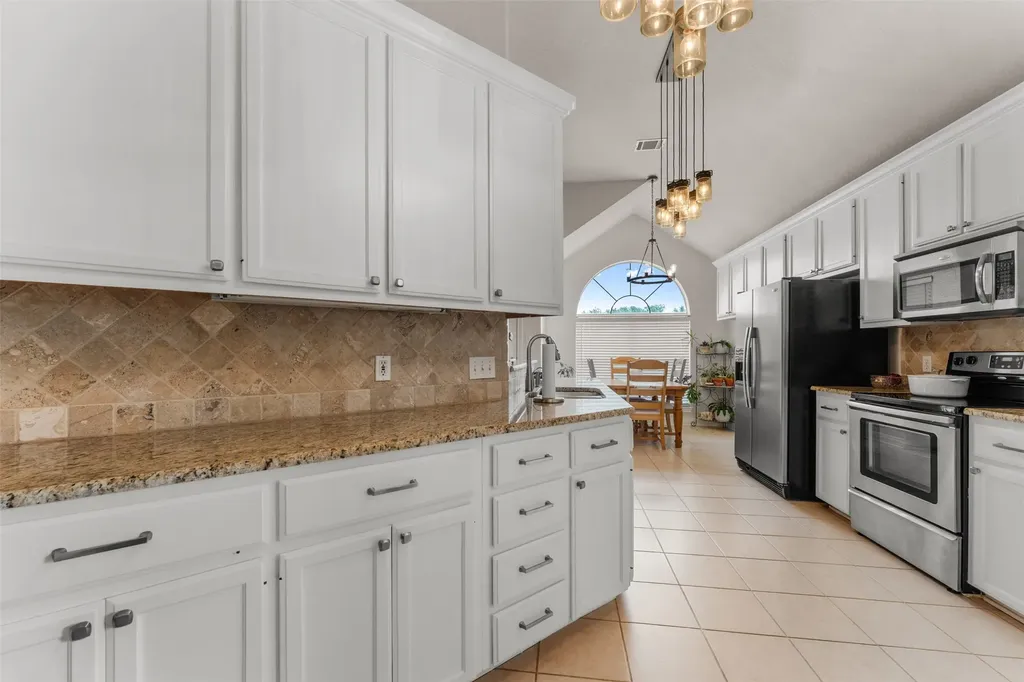 628 Willow Creek Drive Hewitt TX 76643