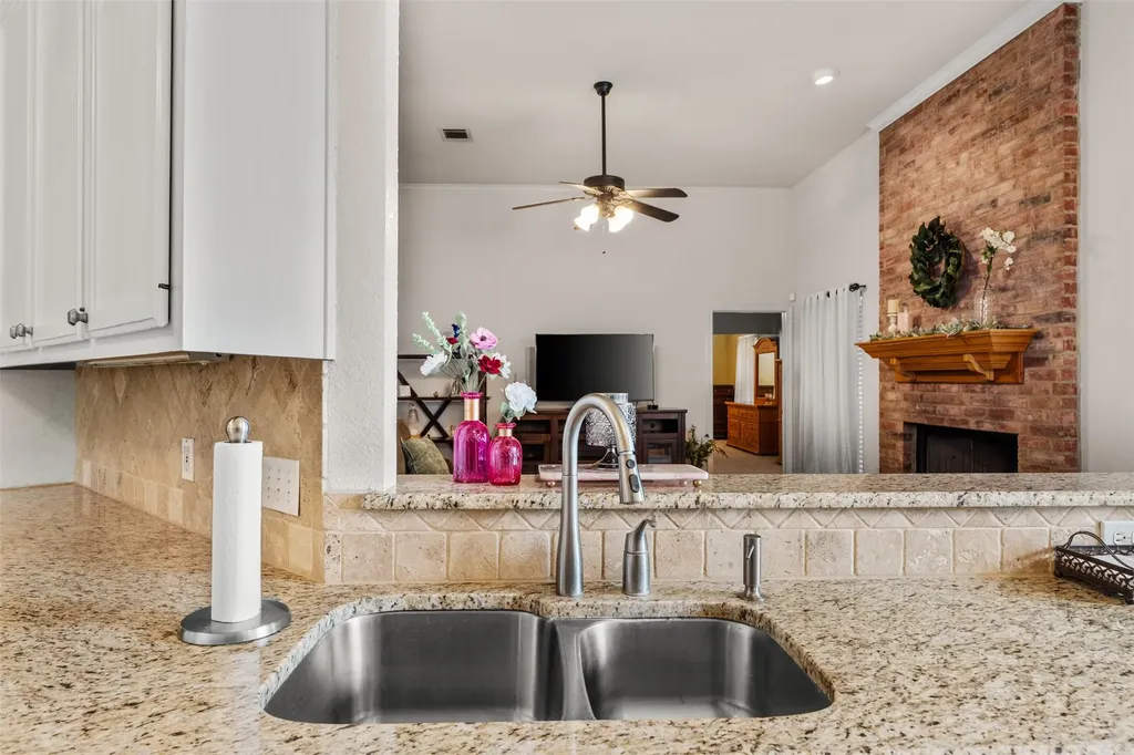 628 Willow Creek Drive Hewitt TX 76643
