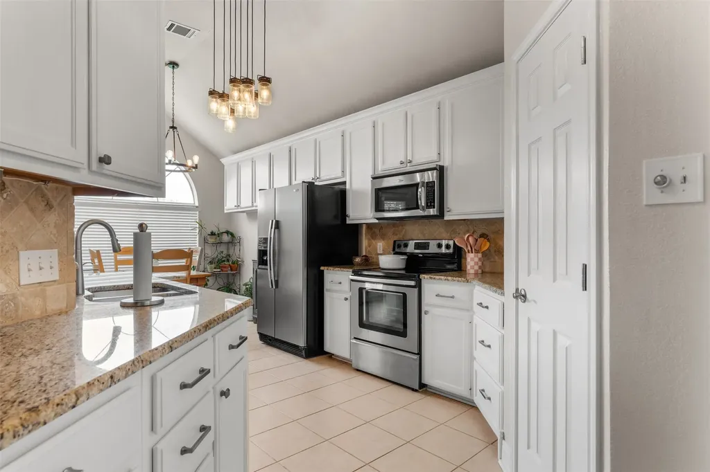 628 Willow Creek Drive Hewitt TX 76643