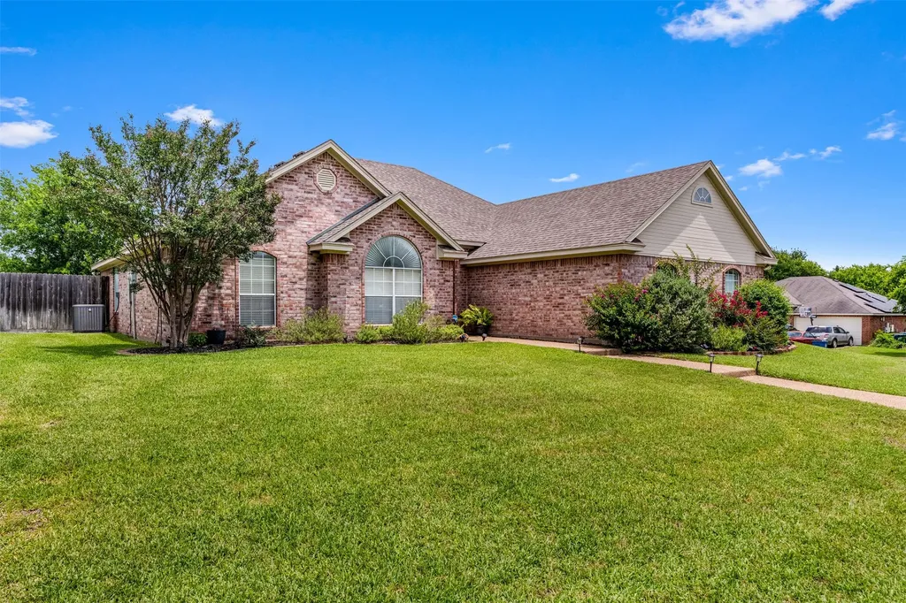 628 Willow Creek Drive Hewitt TX 76643