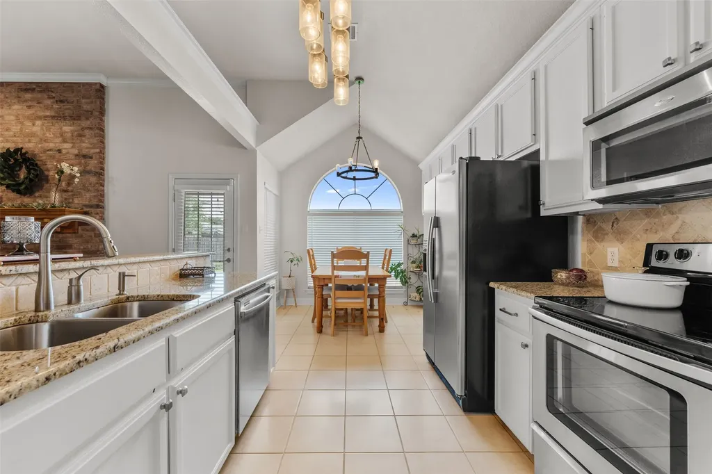 628 Willow Creek Drive Hewitt TX 76643