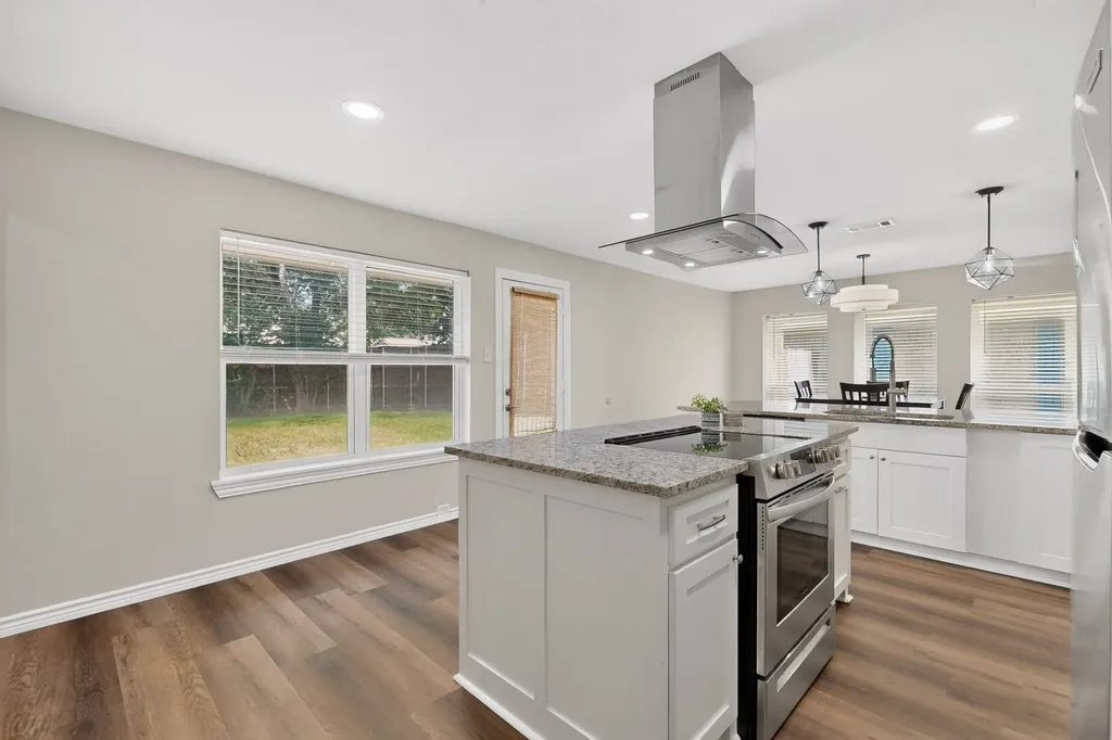 2802 Green Oaks Drive Garland TX 75040