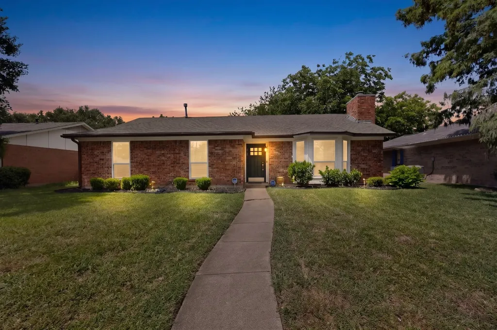 2802 Green Oaks Drive Garland TX 75040