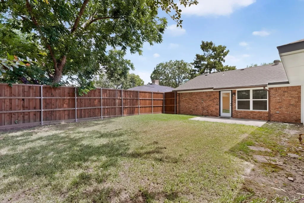 2802 Green Oaks Drive Garland TX 75040