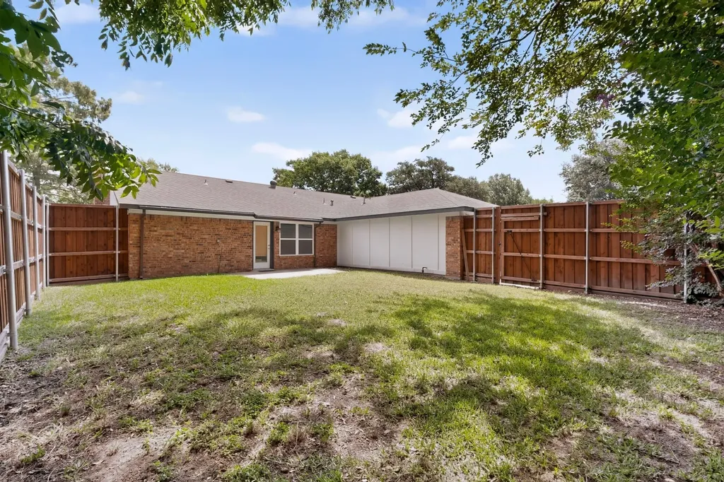 2802 Green Oaks Drive Garland TX 75040