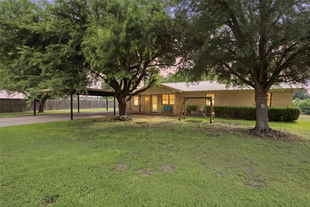 1002 Caron Street Robinson TX 76706