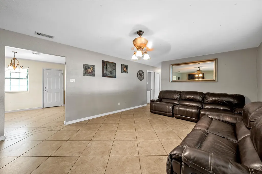 1002 Caron Street Robinson TX 76706