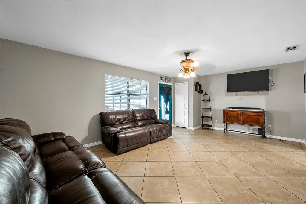 1002 Caron Street Robinson TX 76706