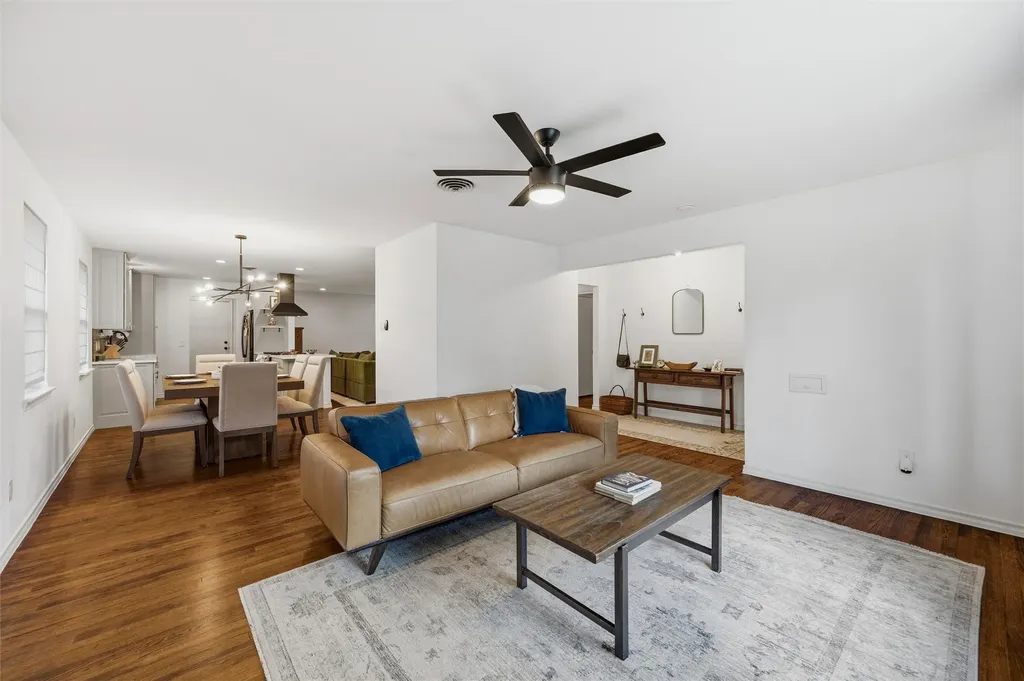2536 Saint Francis Avenue Dallas TX 75228